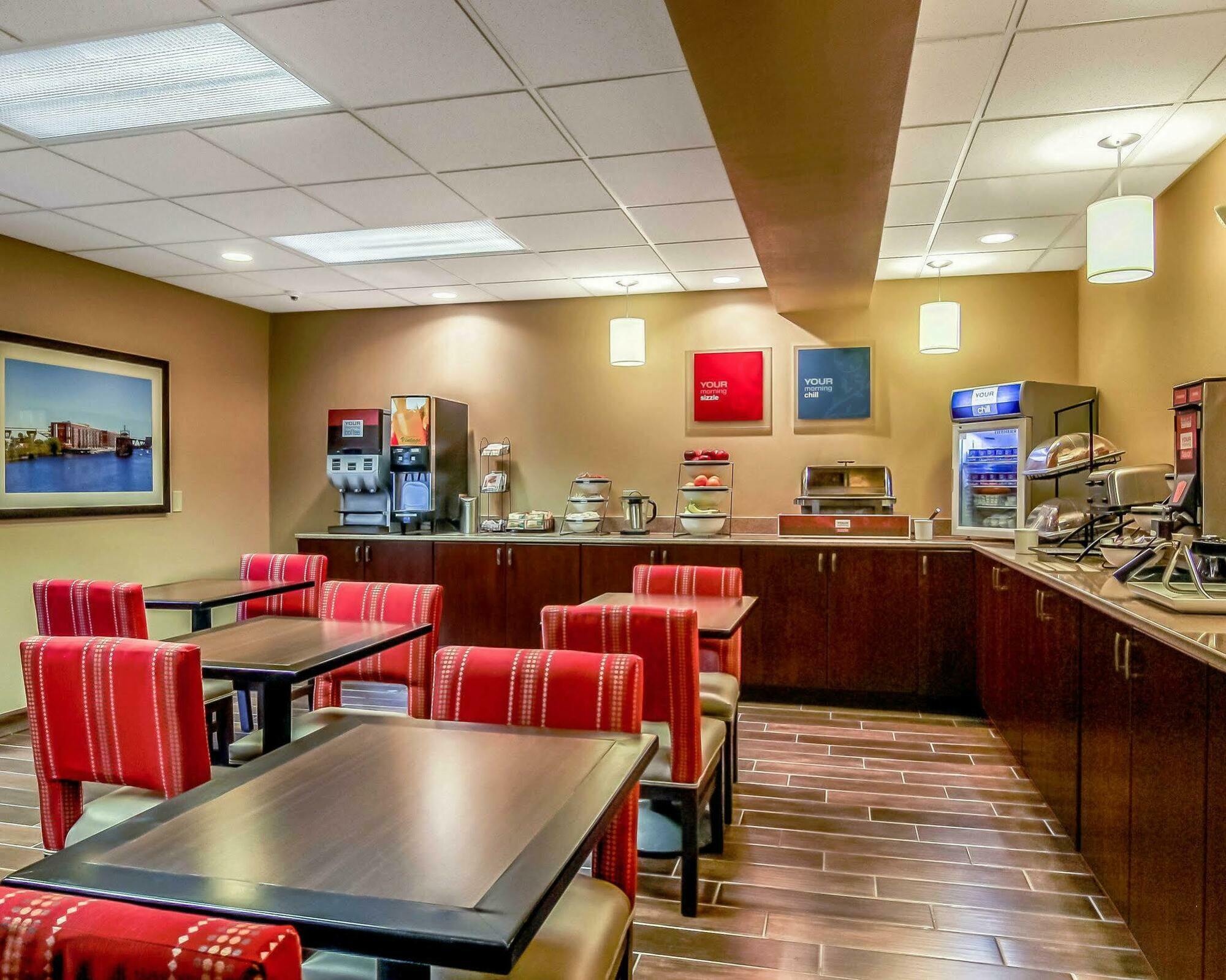Comfort Inn & Suites Grafton-Cedarburg Zewnętrze zdjęcie