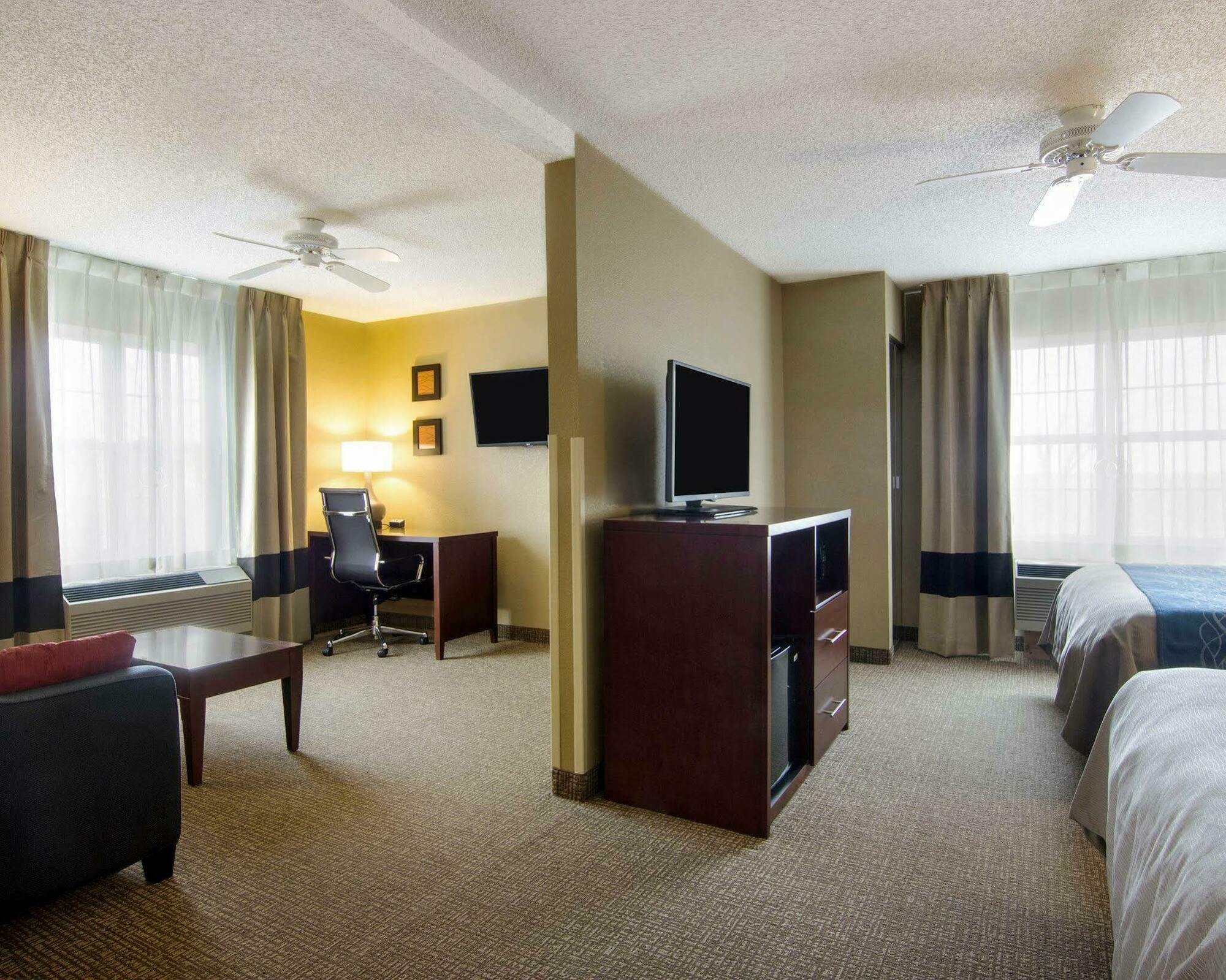 Comfort Inn & Suites Grafton-Cedarburg Zewnętrze zdjęcie