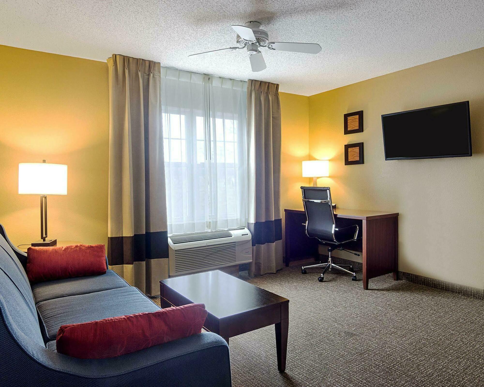Comfort Inn & Suites Grafton-Cedarburg Zewnętrze zdjęcie