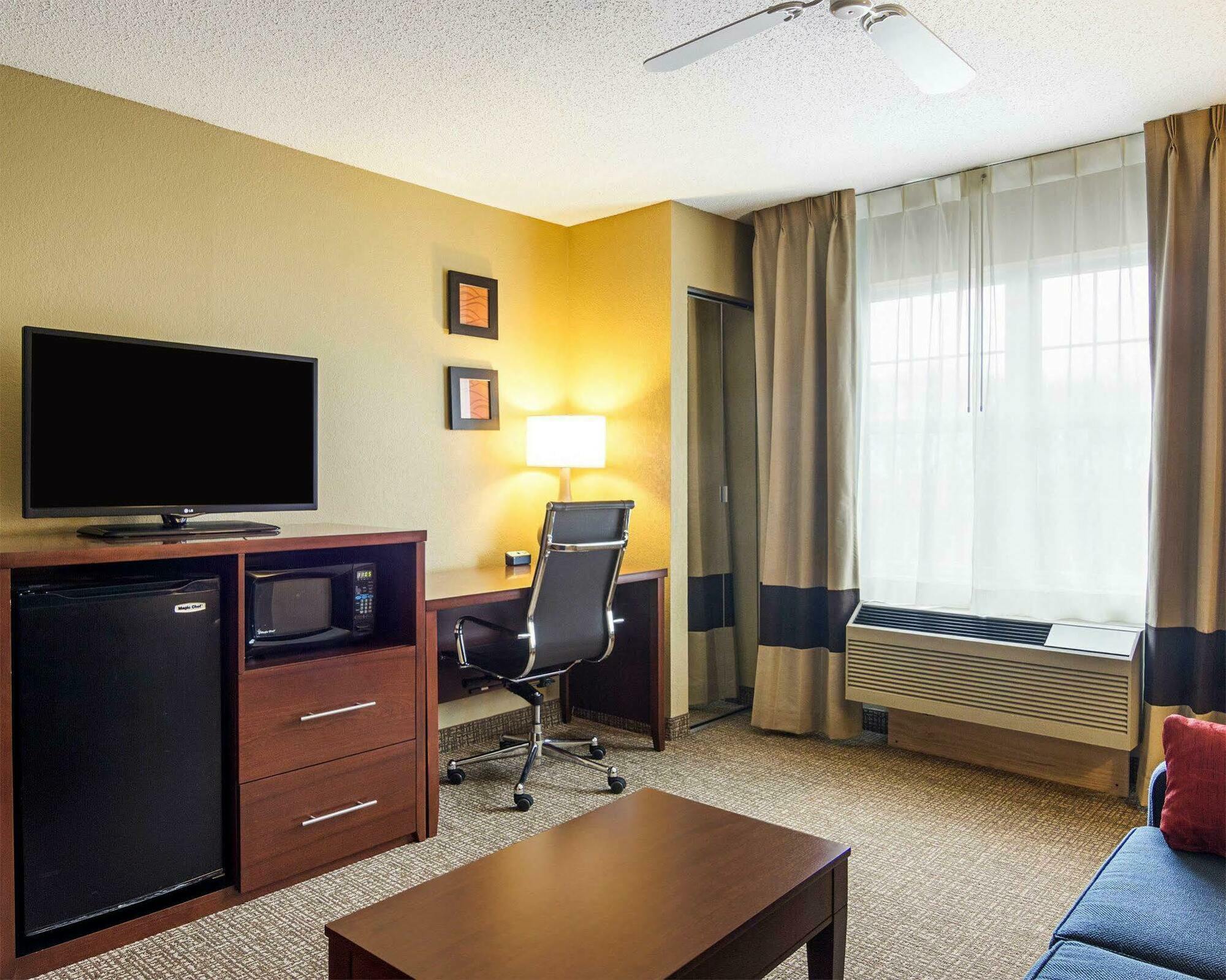Comfort Inn & Suites Grafton-Cedarburg Zewnętrze zdjęcie
