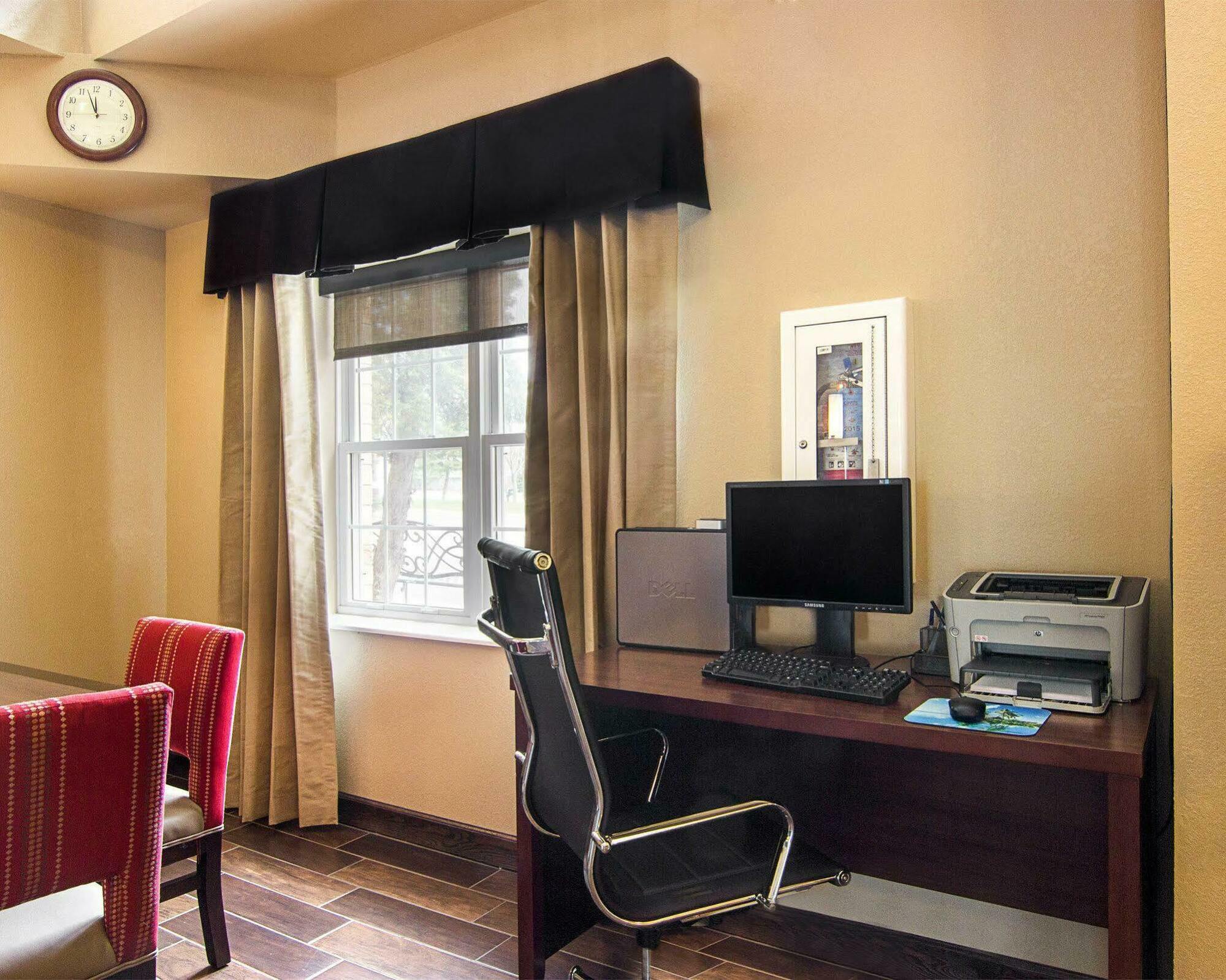 Comfort Inn & Suites Grafton-Cedarburg Zewnętrze zdjęcie